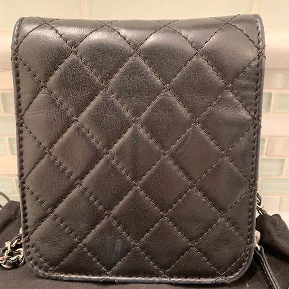 Chanel Ready to Wear Cross Body Flapbag in Black. Quilted and soft leather. - Picture 6 of 8